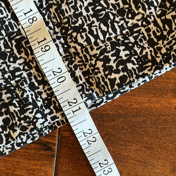 New York & Company Black and White Stretch Pencil Skirt Size 8 - Picture 3 of 9